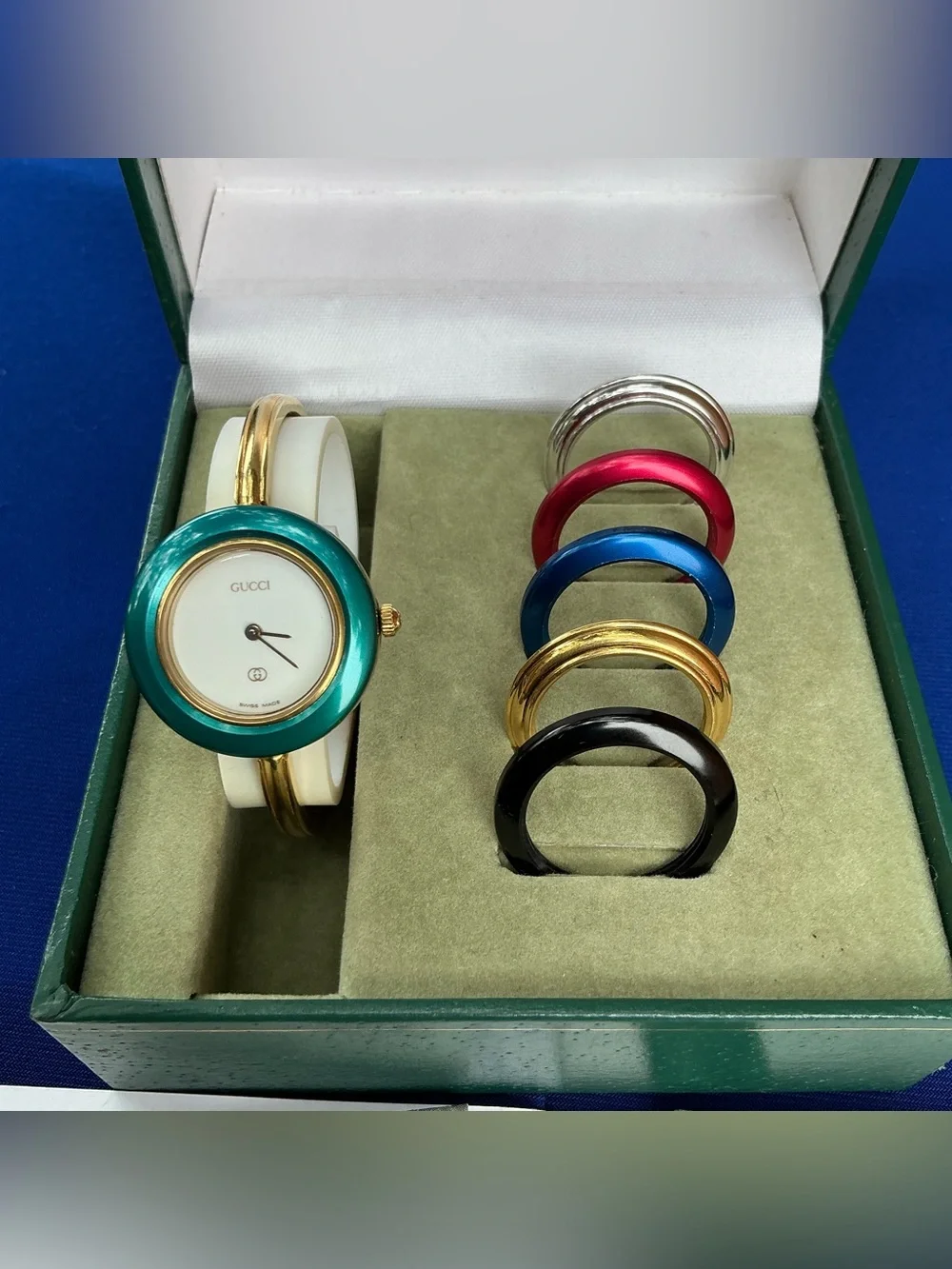Authentic GUCCI bangle watch with Interchangeable Bezels❤️💙💛💚🖤